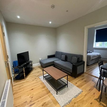 Lovely 1 Bedroom Apartment With On Street Parking Лондон Экстерьер фото