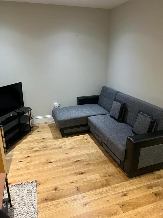 Lovely 1 Bedroom Apartment With On Street Parking Лондон Экстерьер фото
